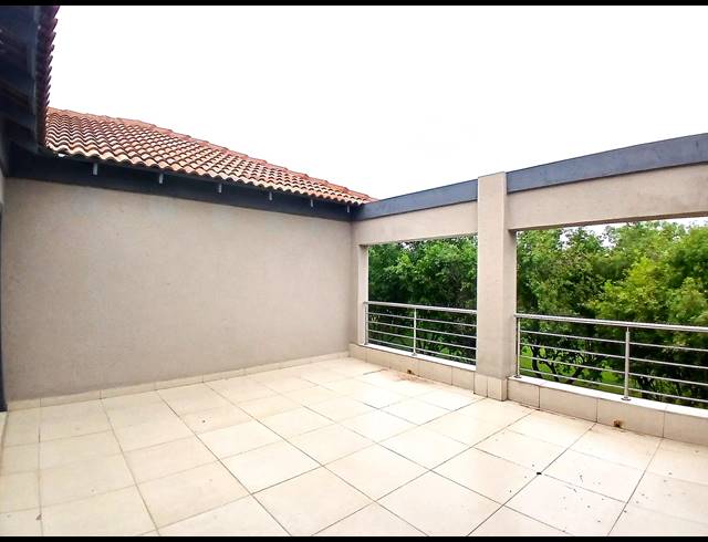 4 BEDROOM GOLF ESTATE FOR SALE IN BLUE VALLEY GOLF ESTATE